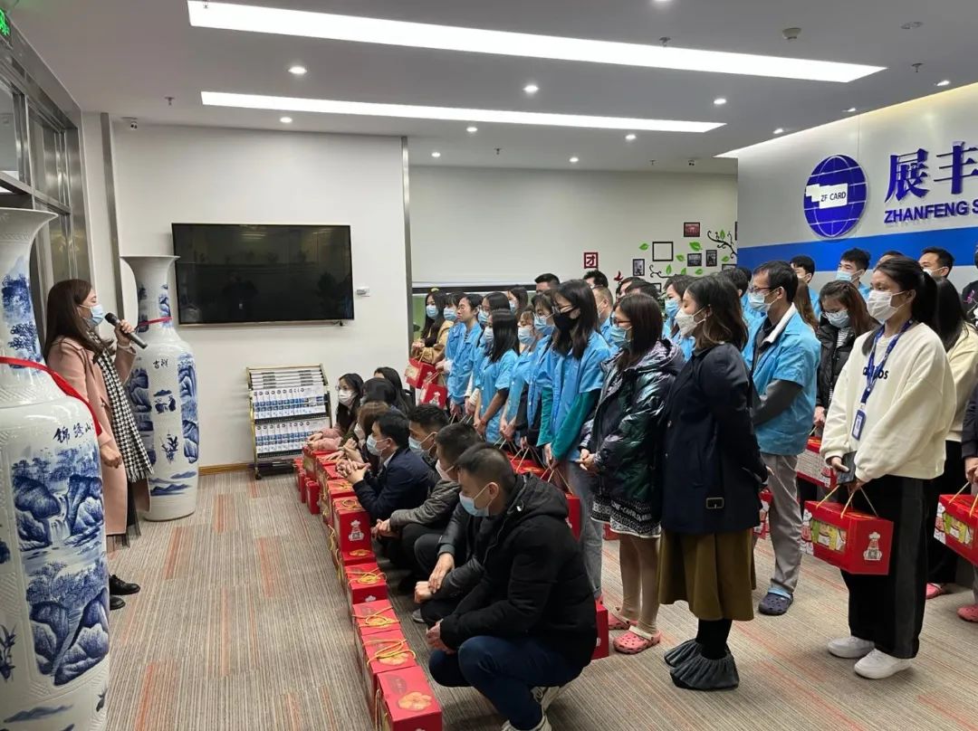 情系員工，年味濃濃-展豐科技向全體員工發放年貨